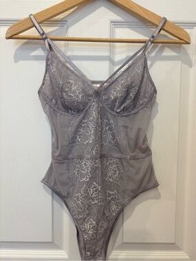 La Vie En Rose Light Greyish Mauve Lace Mesh Teddy Bodysuit Size Small Like New